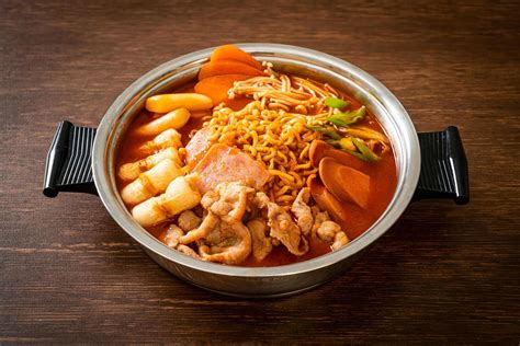 놀부 부대찌개: 전통과 현대의 맛을 잇는 이야기